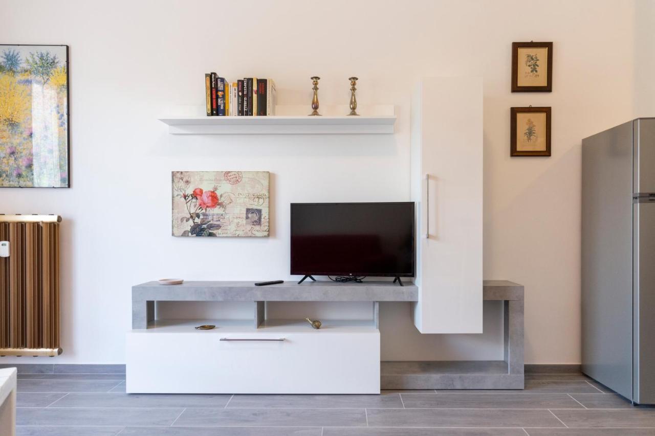 Gray Pearl - Modern Apartment In City Center Arona Exterior photo